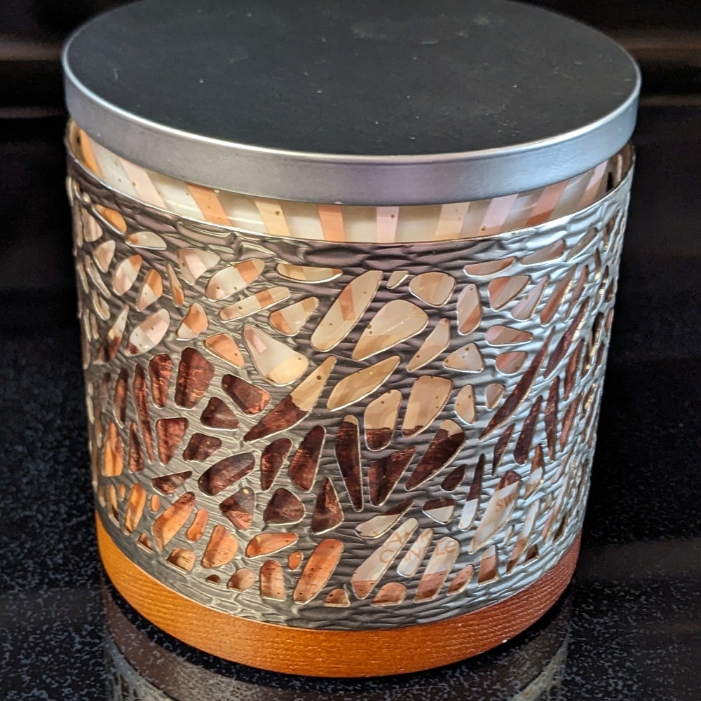 Yankee Candle Under The Desert Sweet Vanilla Horchata 3-Wick Candle & YC Holder